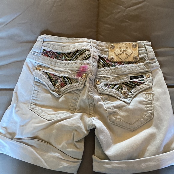 Too small has a pinks stain on the back no sure what bleed on it. - Picture 2 of 3